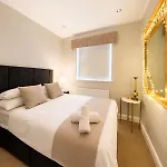 Dom wakacyjny The Hillcrest, Luxury In Town *