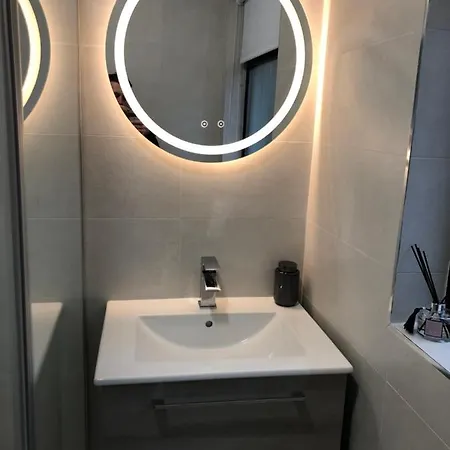 בית נופש The Hillcrest, Luxury In Town קאסלבלייני