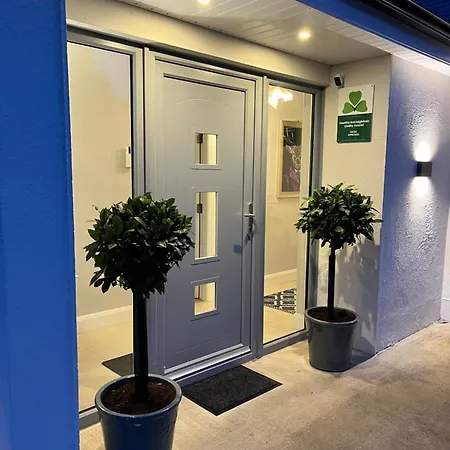 The Hillcrest, Luxury In Town