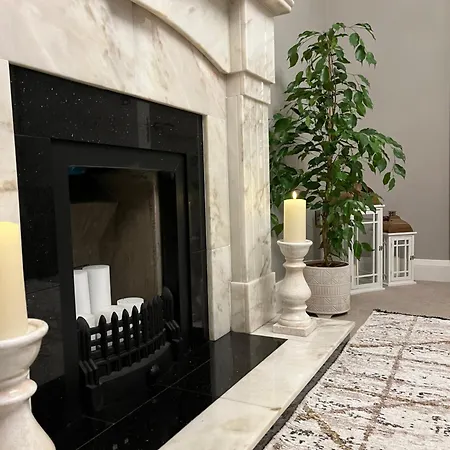 Σπίτι διακοπών The Hillcrest, Luxury In Town *