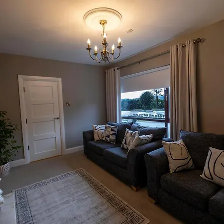 The Hillcrest, Luxury In Town