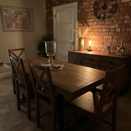 The Hillcrest, Luxury In Town Ferienhaus