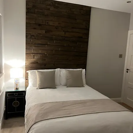 The Hillcrest, Luxury In Town בית נופש