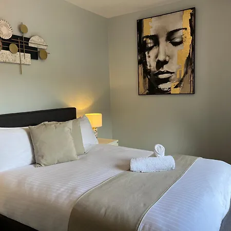 The Hillcrest, Luxury In Town *