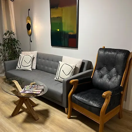 בית נופש The Hillcrest, Luxury In Town *