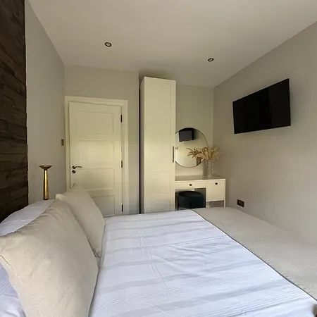 Vakantiehuis The Hillcrest, Luxury In Town *