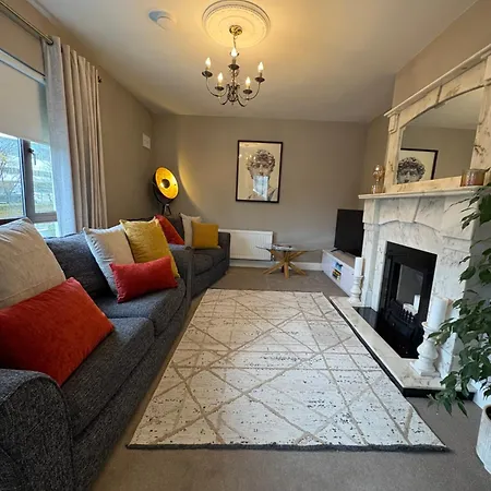 Σπίτι διακοπών The Hillcrest, Luxury In Town *