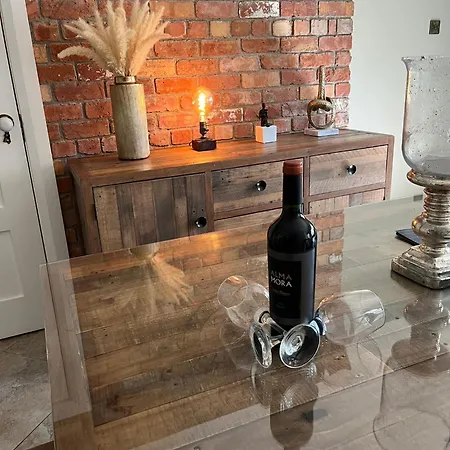 The Hillcrest, Luxury In Town