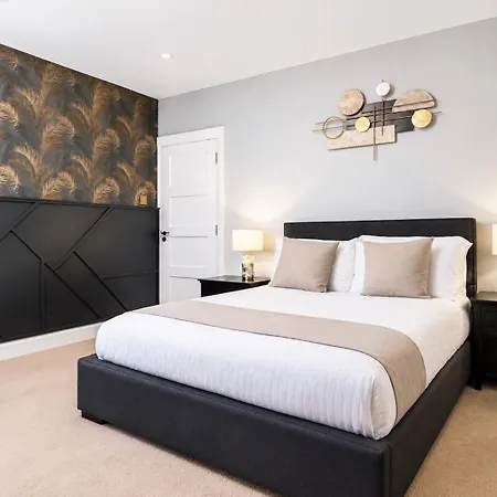 The Hillcrest, Luxury In Town *