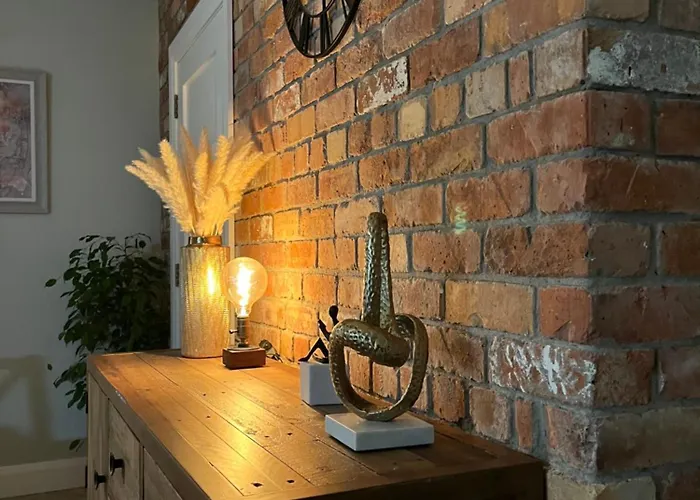 The Hillcrest, Luxury In Town *