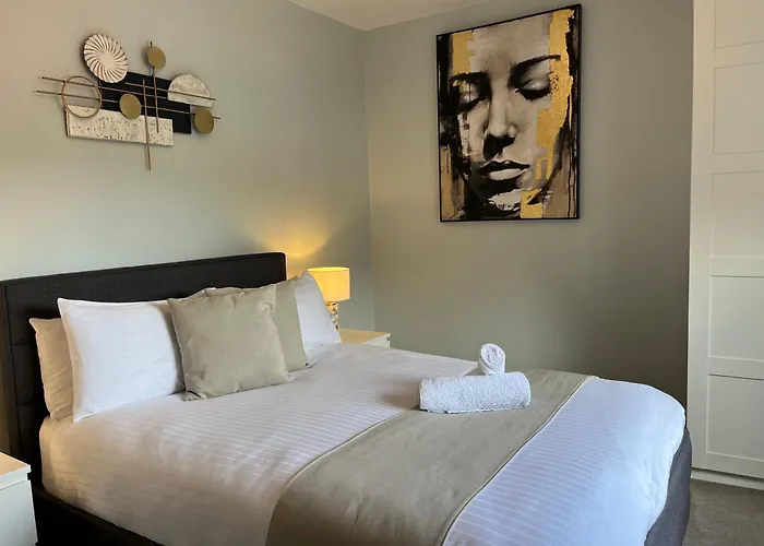 The Hillcrest, Luxury In Town *