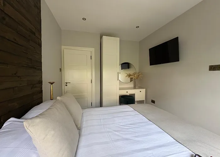 Semesterbostad The Hillcrest, Luxury In Town *