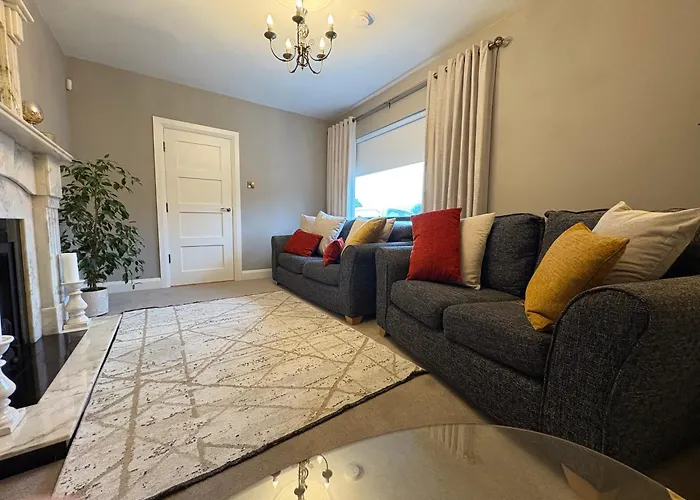 The Hillcrest, Luxury In Town Semesterbostad *